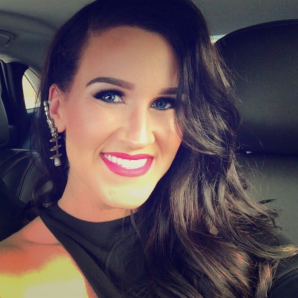 Meet your Posher, Brea - Picture 1 of 1